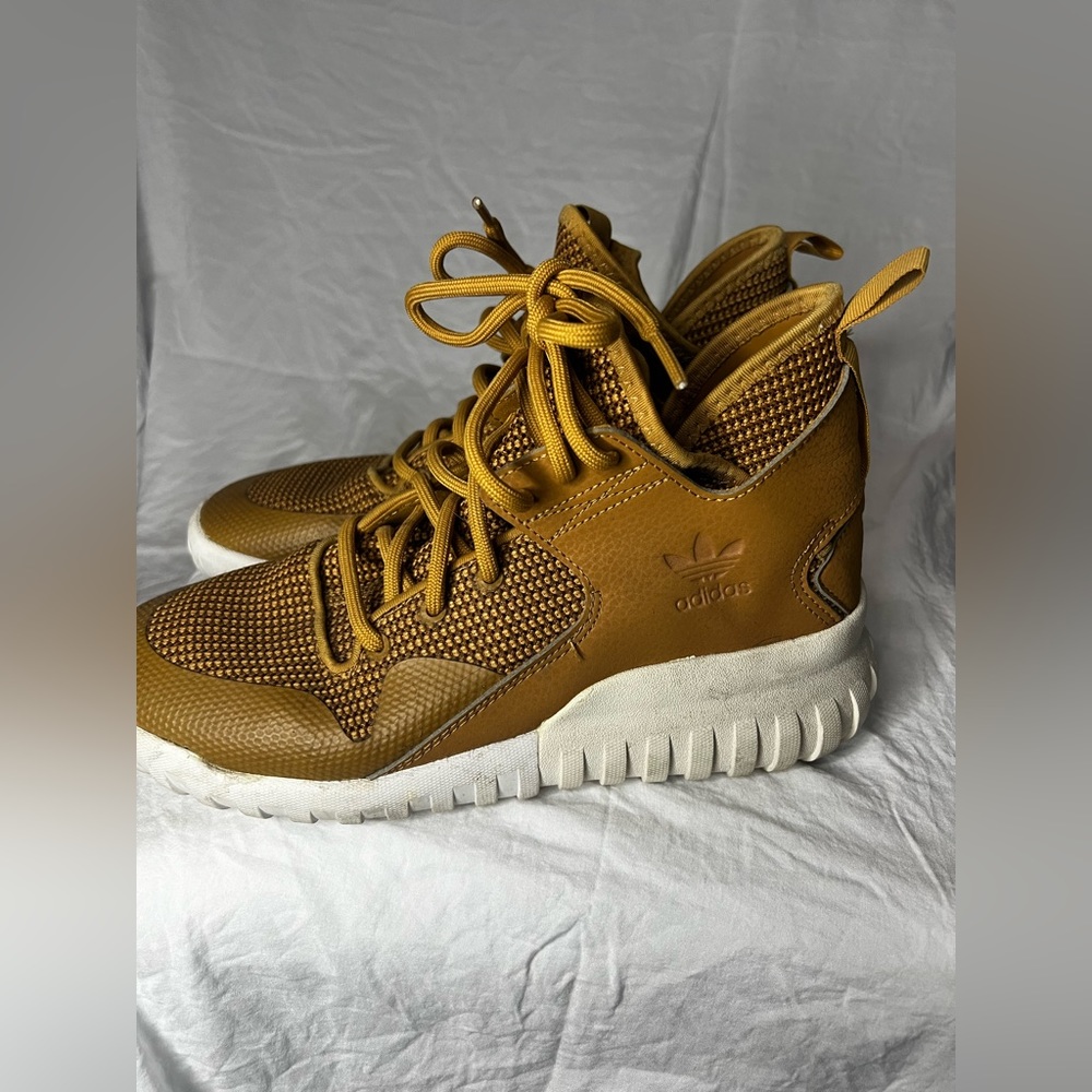 Adidas tubular sneaker